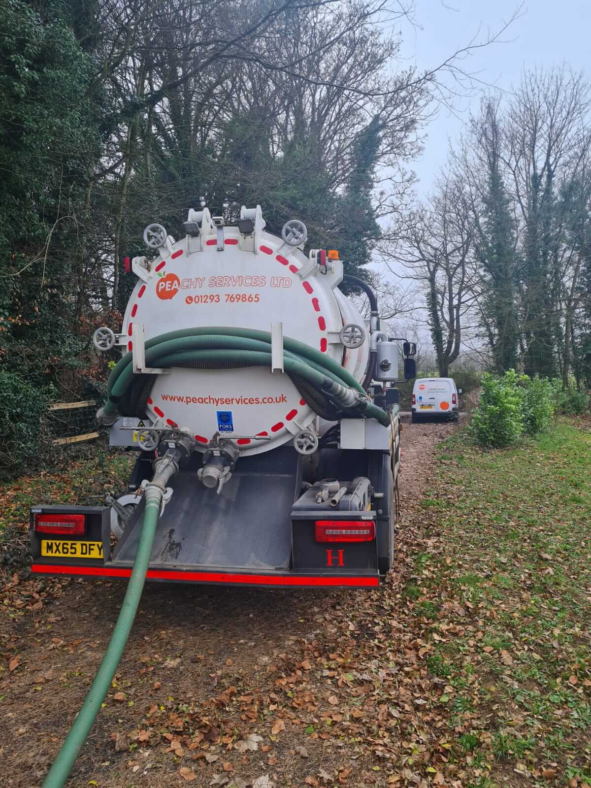 Tanker service for the emptying of a sewage treatment plant