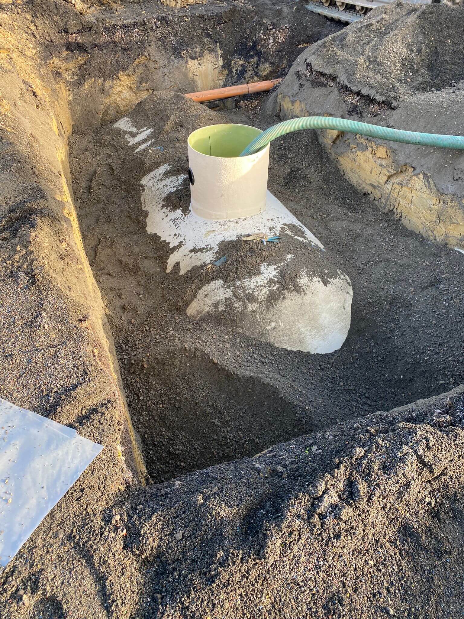 Septic tank installation beneath ground level